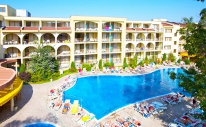 Нощувка на човек на База All Inclusive + Басейн в Хотел Явор Палас****, <em>Слънчев бряг</em>