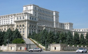 Екскурзия до Брашов и Синая, Румъния. Автобусен Транспорт + 2 Нощувки на човек със Закуски и Панорамна Обиколка на Букурещ!