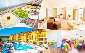 Нощувка на човек на База All Inclusive + Басейн, Шезлонг и Чадър в Серена Резиденс, Созопол. Дете до 11.99 г. - Безплатно!!!