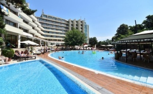 Нощувка на човек на База All Inclusive в Хотел Мирабел****, <em>Златни Пясъци</em>
