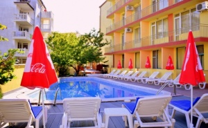 Нощувка на човек на База All Inclusive + Басейн в Хотел Риор, <em>Слънчев бряг</em>. Дете до 12Г. – Безплатно!