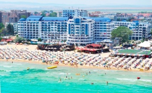 Лято 2021 на Първа Линия в <em>Слънчев бряг</em>! Нощувка на човек на База All Inclusive + Басейн в Хотел Чайка Бийч**** Дете до 12Г. - Безплатно
