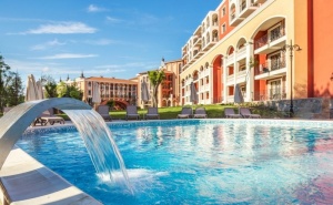 3 + Нощувки на човек на База All Inclusive + Чадър и Шезлонг на Плажа + Вътрешен и Външен Плувен Басейн в Хотел Феста Виа Понтика****, Поморие