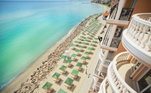 Нощувка на човек на База All Inclusive + Басейн и Аквапарк в Хотел Роял Бей****, на 1-Ва Линия в Елените. Дете до 12Г. - Безплатно