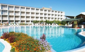 Нощувка на База All Inclusive на човек + Басейн от Хотел Балатон, <em>Слънчев бряг</em>