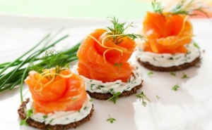 Вкусен сет със 170 бр. солени и сладки хапки само за 59.90 лв. от H&D кетъринг. Вземете ги!