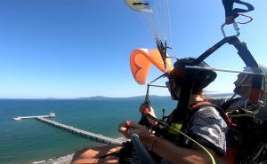 Панорамен Тандемен Полет с Парапланер Над Морската Градина в Бургас от Fly Now