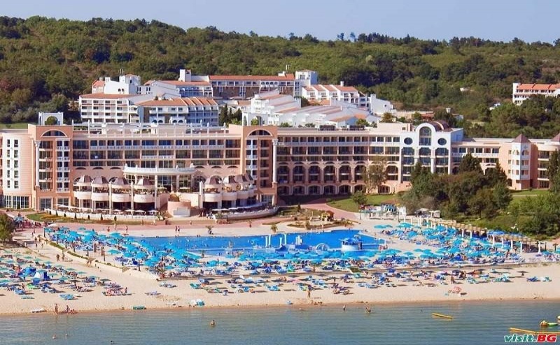 Лято 2024 на Плажа в Дюни, All Inclusive на Първа Линия до 30.06 в Хотел Марина Бийч