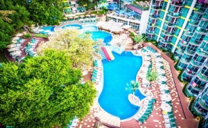 Нощувка на човек на База All Inclusive + 2 Външни Басейна и Водни Пързалки в Мимоза Съншайн Хотел****, Златни Пясъци. Дете до 13Г. - Безплатно!