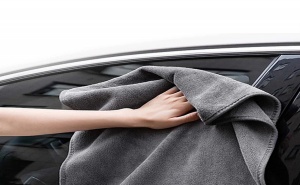 Плътна и Мека Сива Кърпа за Почистване на Автомобил