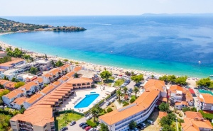  Ранни записвания в хотел Toroni Blue Sea***, Ситония, Гърция! 2+ нощувки със закуски и вечери на човек + басейн 