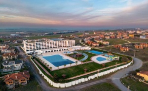 Почивка в Хотел Ramada Plaza By Wyndham Silivri 5*, Силиври, Турция! 4 Нощувки на човек със Закуски + Басейн от Та Юбим Травел
