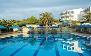 Ранни Записвания Хотел Xenios Port Marina***, Пефкохори, Гърция! 5+ Нощувки със Закуски и Вечери на човек + Басейн