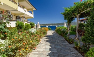 Лято 2023 в Hotel Sunrise, о.амулиани, Гърция! Нощувка със Закуска на човек. Дете до 5.99Г. Безплатно!
