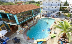 На 300М. от Плажа в Ханиоти! 4+ Нощувки на човек със Закуски и Вечери в Hotel Hanioti Grand Victoria 3*, Гърция. Дете до 12Г. Безплатно!