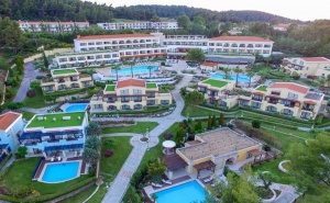 5 дни със закуска и вечеря за двама през юни в Aegean Melathron Thalasso Spa Hotel