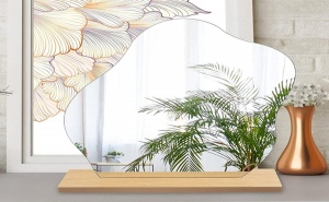 Декоративно Огледало с Вълнообразна Форма и Дървена Поставка