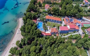 5 Дни със Закуска за Двама през Юни в Porfi Beach Hotel