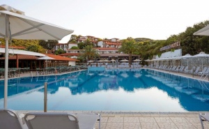 Ранни Записвания на 150М. от Плажа в Урануполи! 3+ Нощувки на човек на База All Inclusive + Басейн, Чадър и Шезлонг на Плажа в Хотел Aristoteles Holiday Resort & Spa****, Гърция