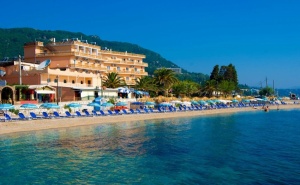 Ранни Записвания на Първа Линия в Potamaki Beach Hotel, Беницес, о. Корфу, Гърция! 2+ Нощувки на човек със Закуски + Басейн