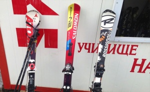Наем на Ски Оборудване за Възрастен Включващо: Обувки или Ски от Ски Училище Стенли, <em>Пампорово</em>
